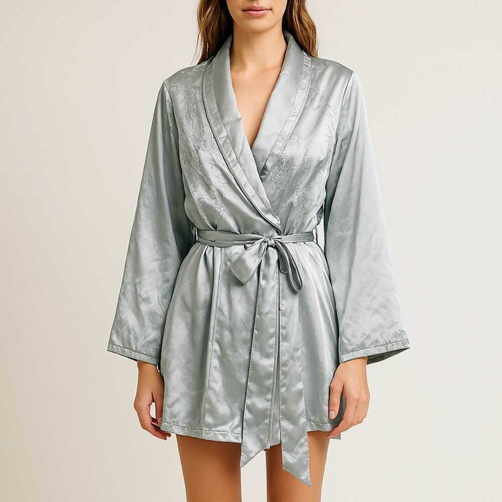 Morgan Taylor Embroidered Robe Slip Set Size Medium